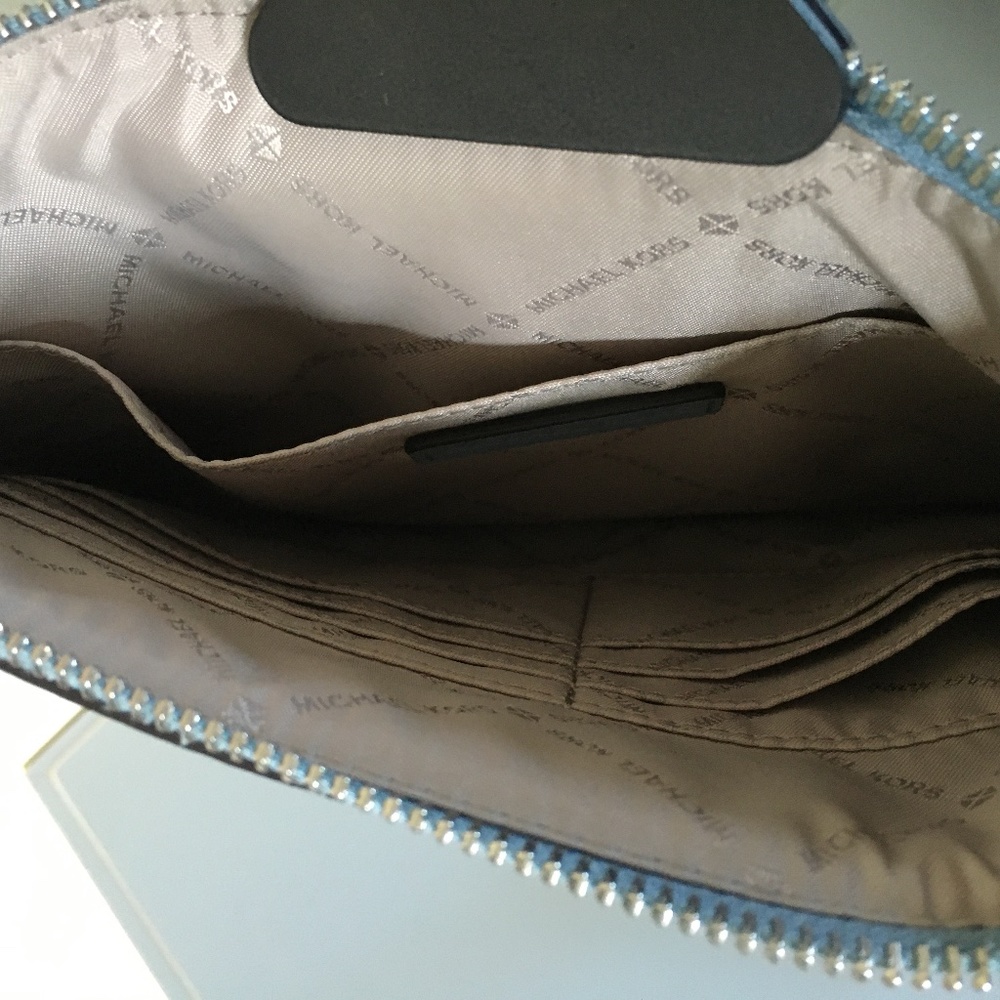 Michael Kors NEW Ellis Studded Clutch - Picture 4 of 7